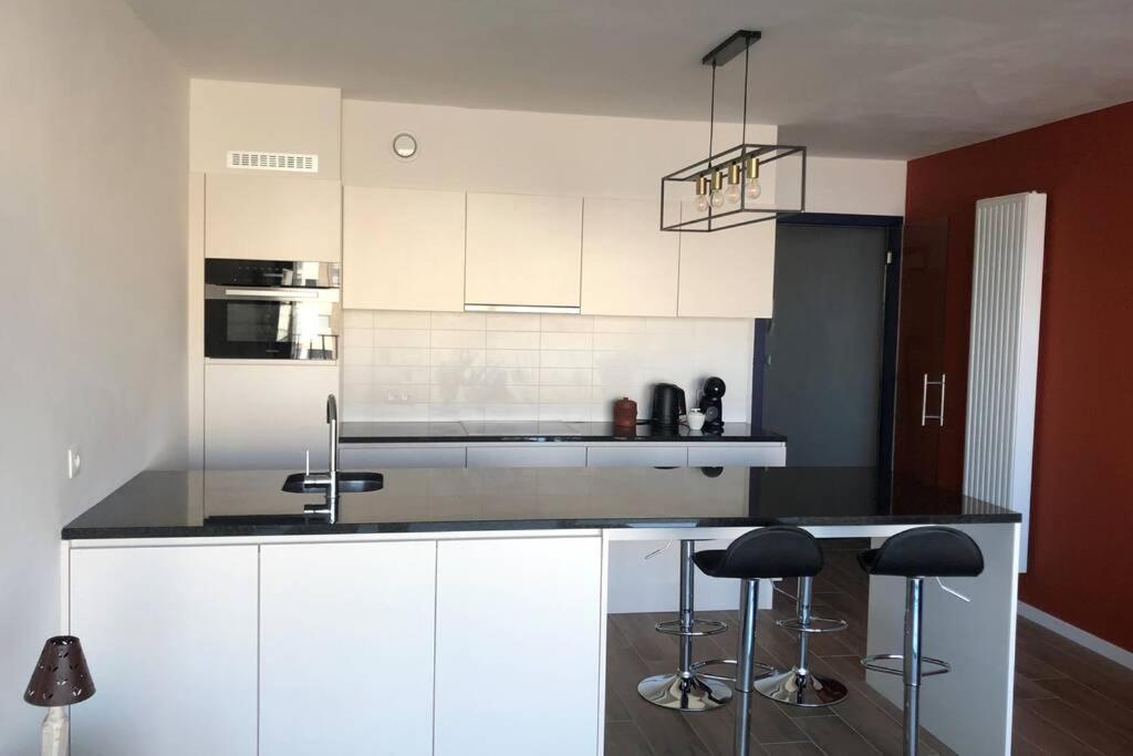 Oostende Luxury Seaview Studio - Large Terrace- Swimming Pool - Parking ภายนอก รูปภาพ